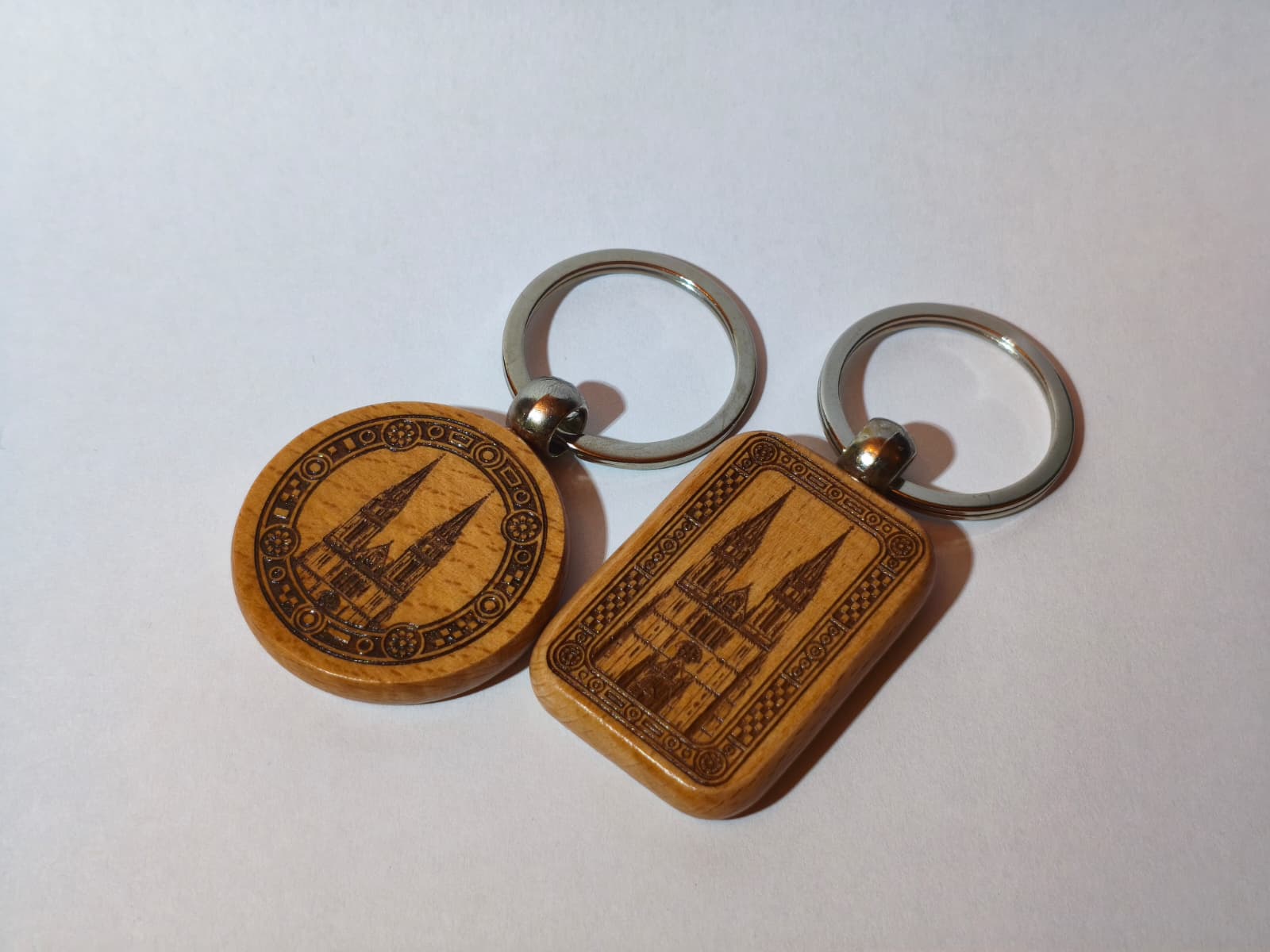 Drvo: Privjesak - Katedrala – slika 1